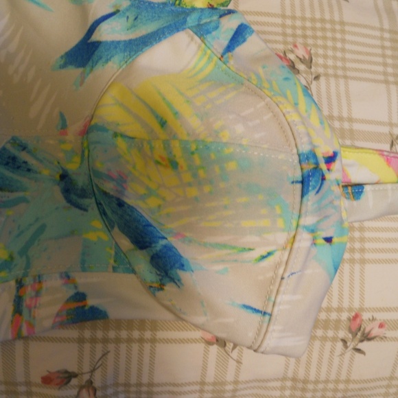 A Sexy Niki Minaj, Strap Cropped Top. NWT - Picture 4 of 6